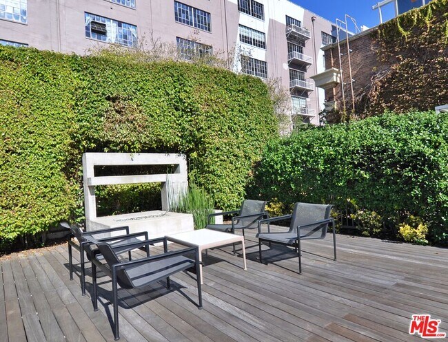 Building Photo - 1850 Industrial St