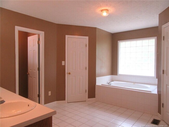 Building Photo - 6720 Jacobs Creek Cir