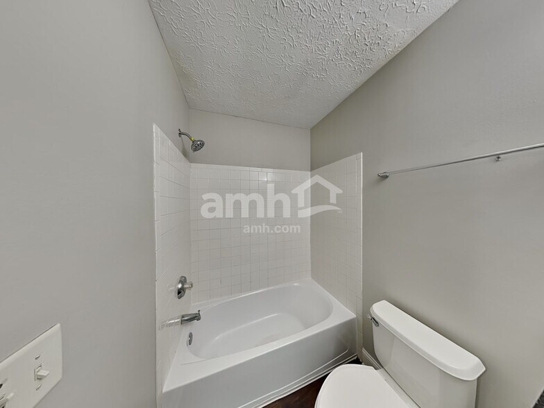 Building Photo - 6463 Winchester Highlands Dr