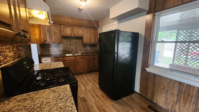 Building Photo - 4 Bed 2 Bath Home with Covered Carport in Bethany