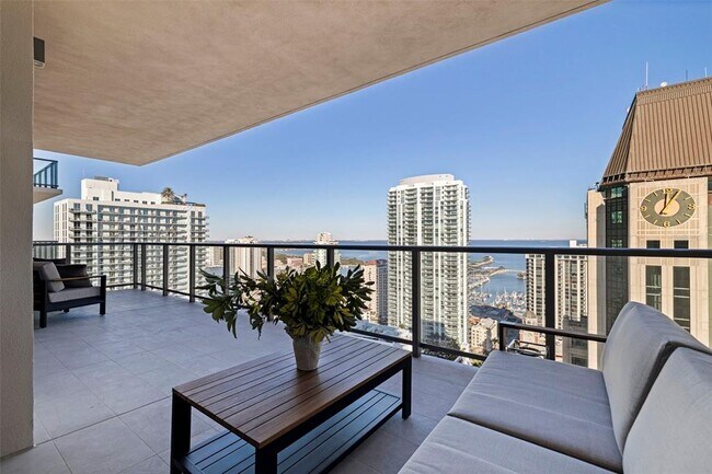 Building Photo - 275 1st Ave S