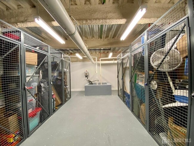 Building Photo - 22 Center St