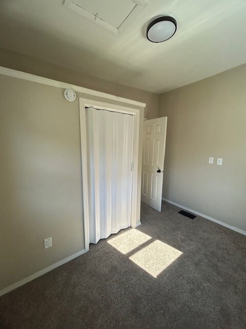 Building Photo - 915 Merrill St