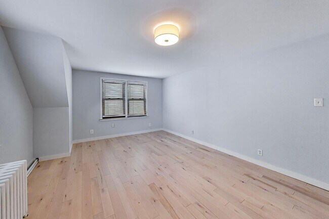 Building Photo - 4219 N Albany Ave