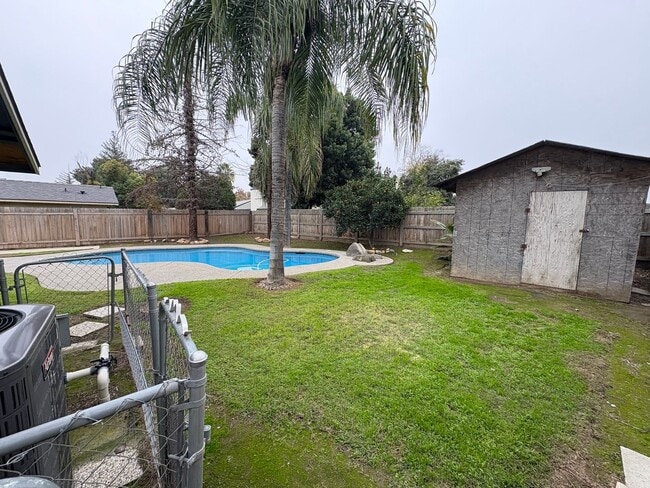Building Photo - Charming home with Pool in Tulare Rent Ready!