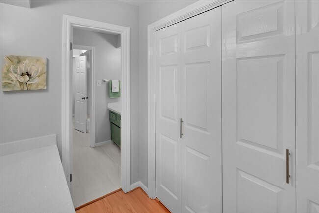 Building Photo - 8868 Kempwood Dr
