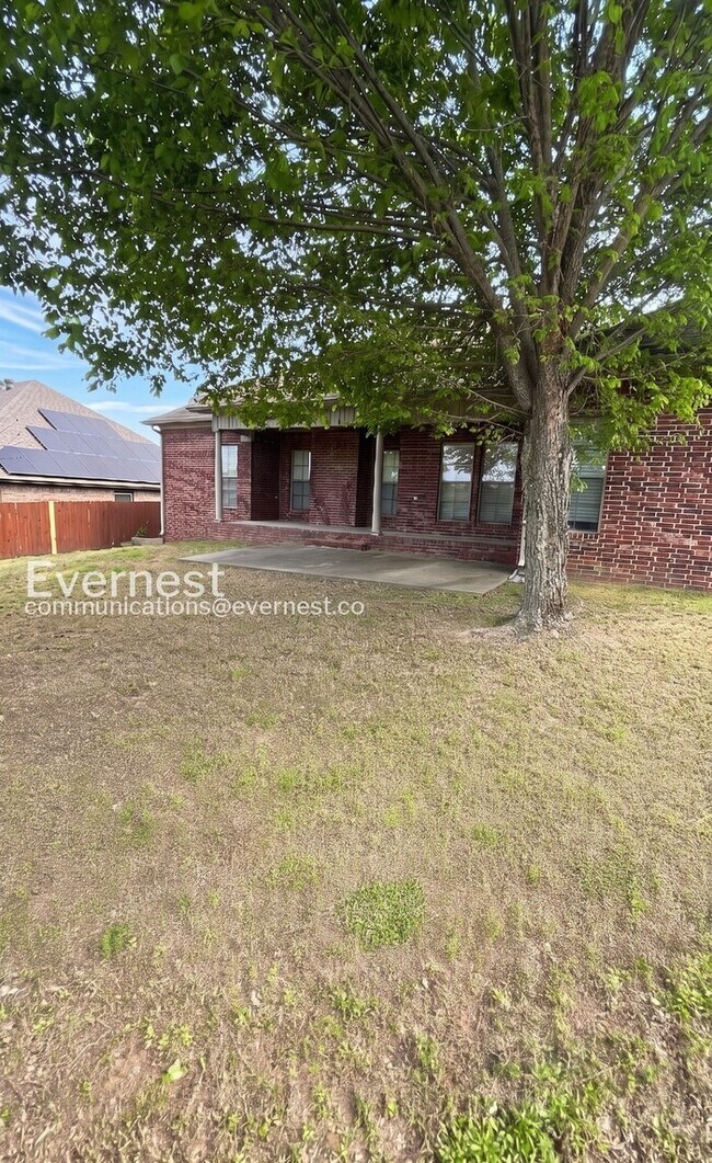 Building Photo - 2835 Plateau Dr