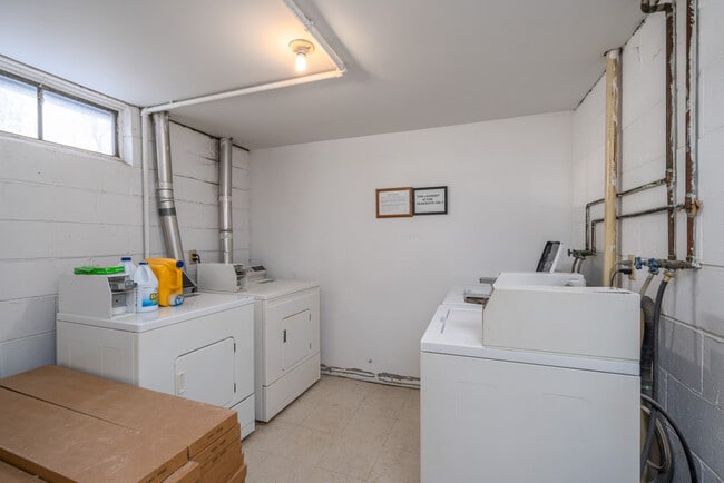 Building Photo - Colton 8-plex