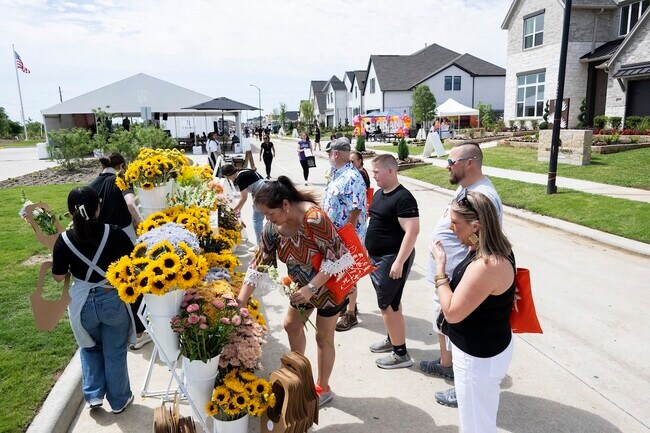 Building Photo - 29039 Grazing Plns Ln