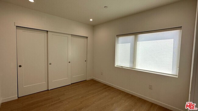 Building Photo - 5226 Satsuma Ave
