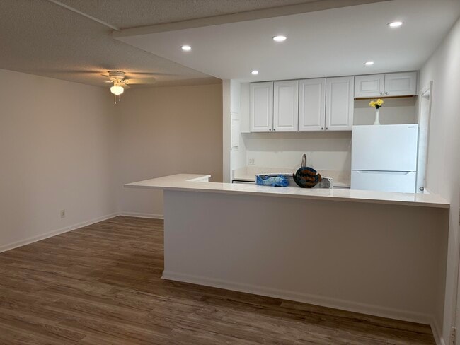 Building Photo - 3600 N Ocean Dr