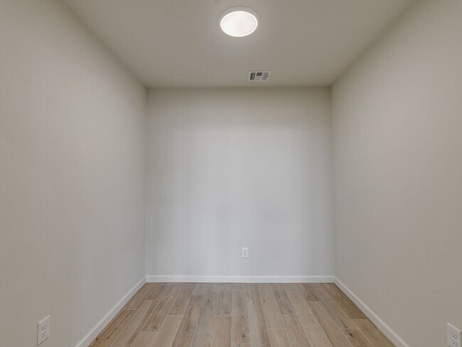 Building Photo - Brand New home In Azalea!