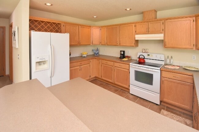 Building Photo - PENDING APPLICATION; Well Maintained 4 BD
