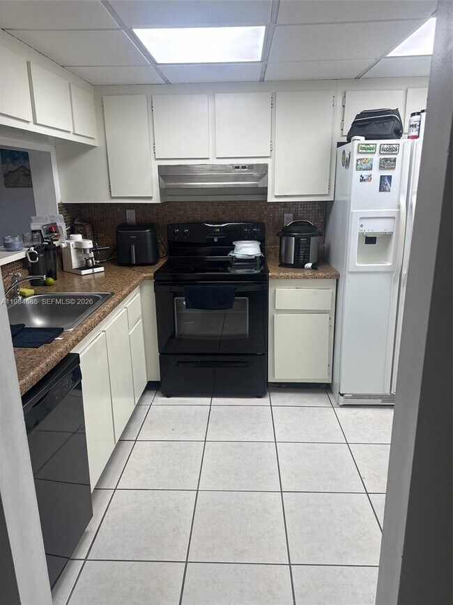 Building Photo - 3561 SW 117th Ave