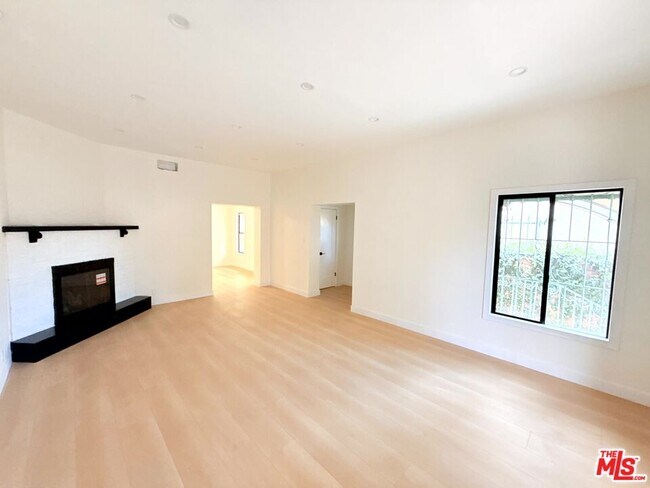 Building Photo - 6132 Whitsett Ave