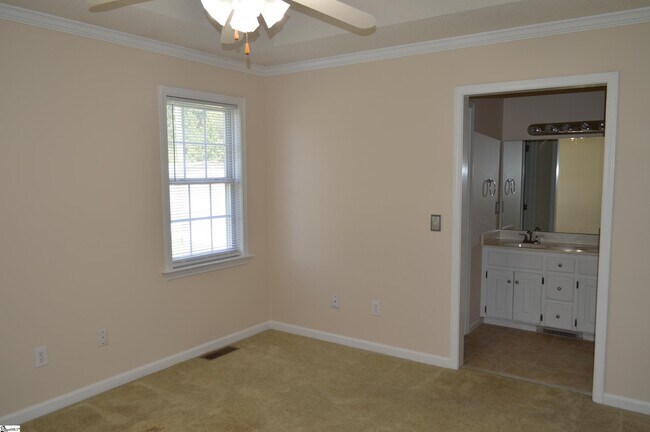 Building Photo - 201 Durham Dr