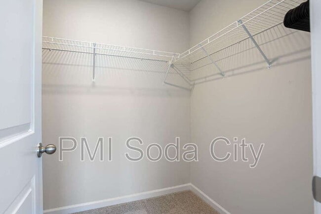 Building Photo - 626 Quartz Ln