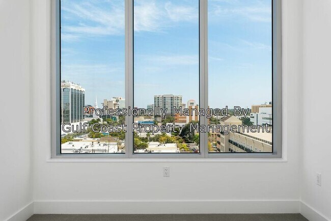 Building Photo - 111 S Pineapple Ave