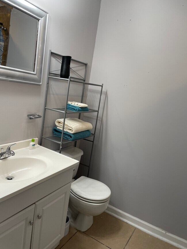 Building Photo - 4 Steens Rd