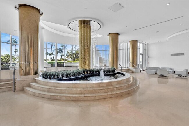 Building Photo - 5161 Collins Ave