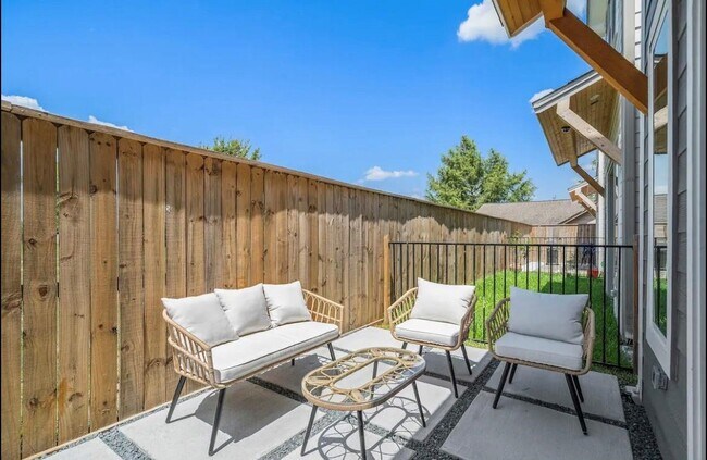 Building Photo - 3703b Bolin Rd