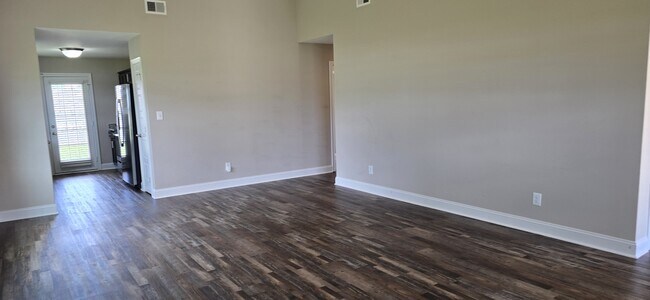 Building Photo - 1001 Whitney Dr
