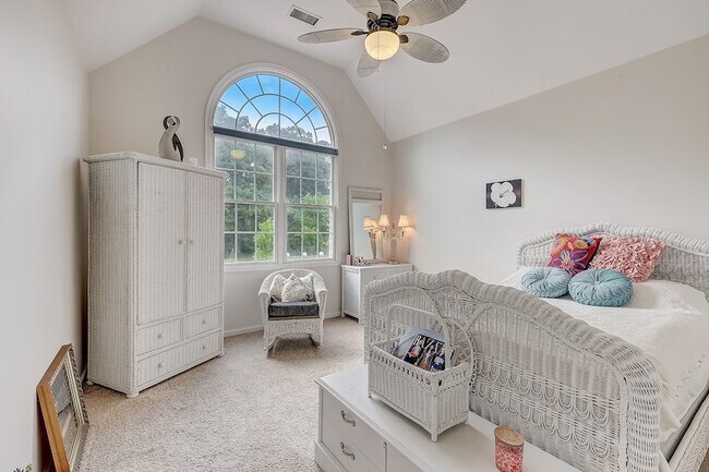 Building Photo - 8745 Old Charlotte Pike