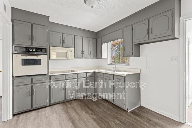 Building Photo - 1245 Rayfield Dr