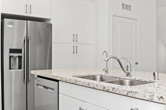 Building Photo - 4 bedroom - Pacific Ridge in Oceanside