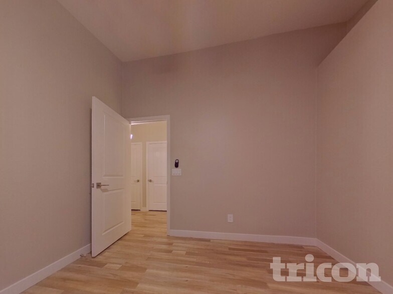 Building Photo - 350 N 152nd Dr