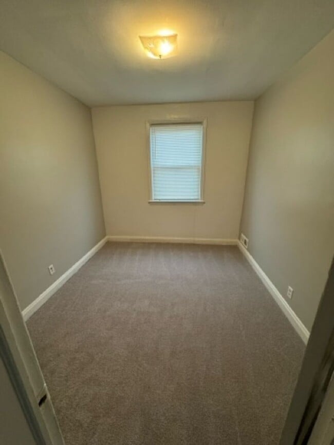 Building Photo - Charming row home in Baltimore City!