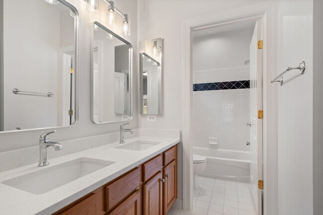 Building Photo - Stunning 4 level detached home close to the Mosaic District in Fairfax!
