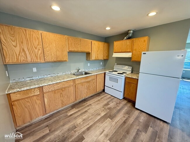 Building Photo - 1401 S 4th Ave