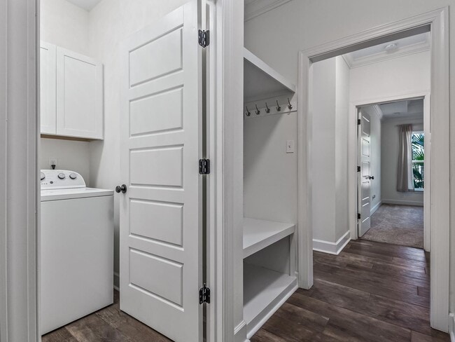 Building Photo - Private Home on 2 Acres Available Now!