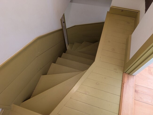 Building Photo - Beautiful 2 Bedroom House