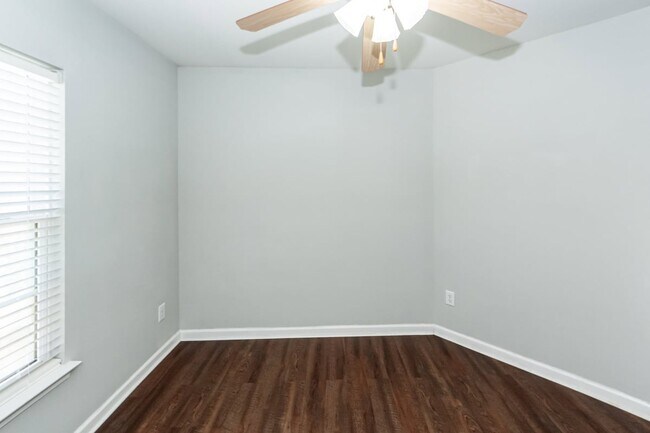 Building Photo - 5150 Trump St