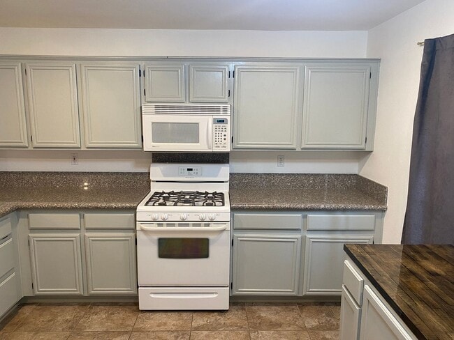 Building Photo - NW!! Single Story!! No Carpet!! No HOA!! B...