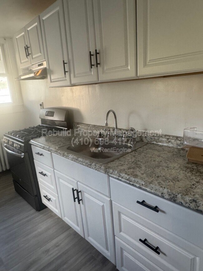 Building Photo - 3136 Chesterfield Ave