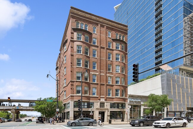 Primary Photo - 30 E Roosevelt Rd
