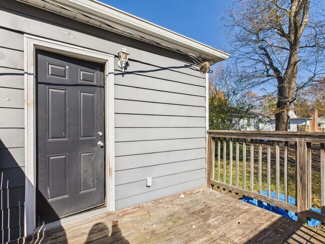 Building Photo - 604 W Vine St