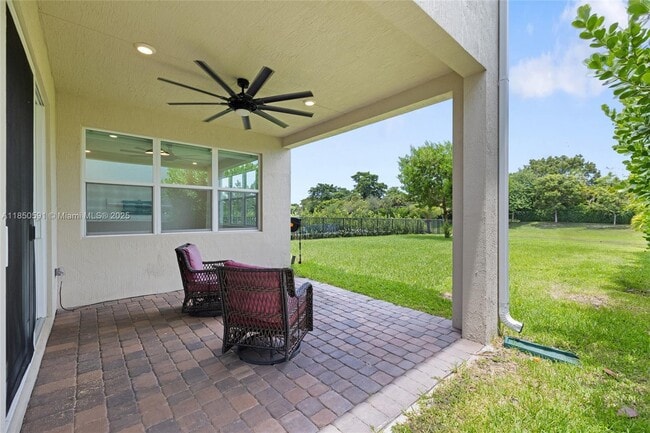Building Photo - 4048 Veleiros Ave