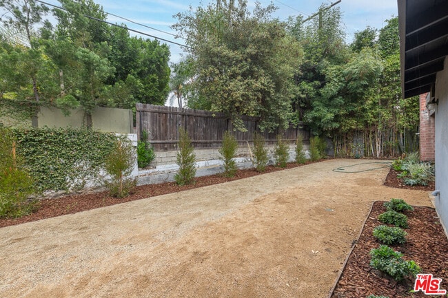 Building Photo - 12931 Valleyheart Dr