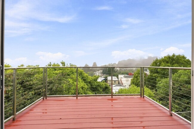 Building Photo - 167 Skyview Way