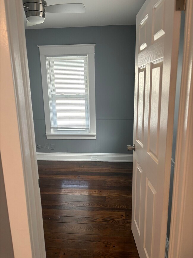 Building Photo - 3132 Mapleleaf Ave