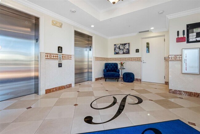 Building Photo - 6025 Sun Blvd