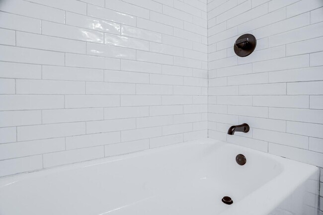 Building Photo - 2403 Flint St