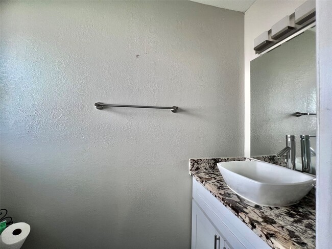 Building Photo - 15126 Turkey Creek Dr