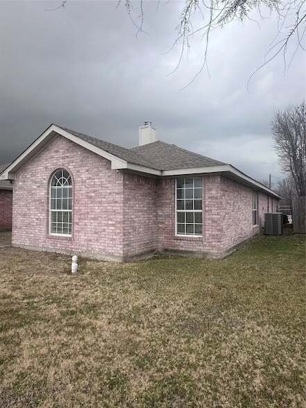 Building Photo - 1315 E Brown St