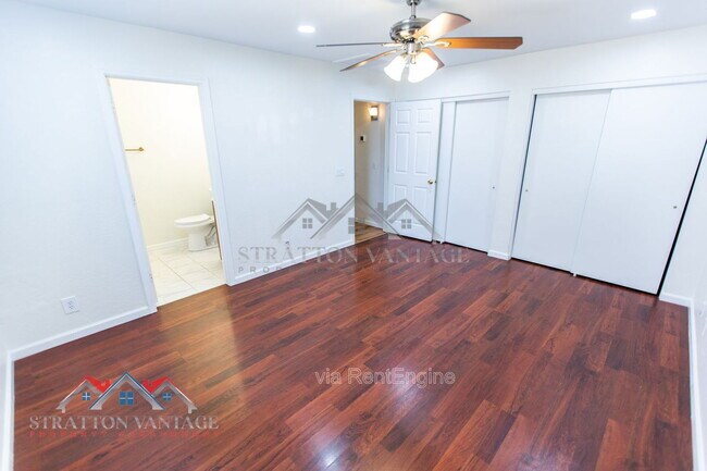 Building Photo - 2334 E Longhorn Pl