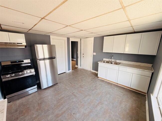 Building Photo - 528 Chenango St